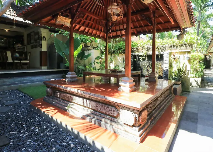 Sari Indah Guest house 2*