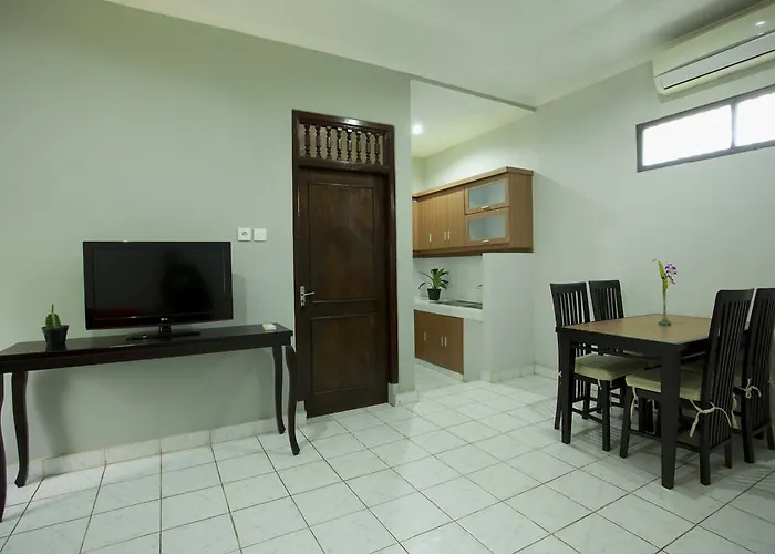 Sari Indah Guest house 2*